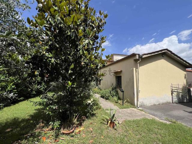Casa in vendita a Capezzana, Prato