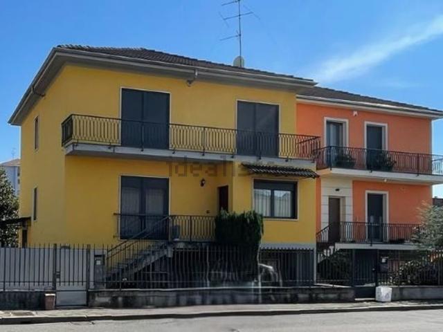Casa in vendita a Porta Torino, Vercelli