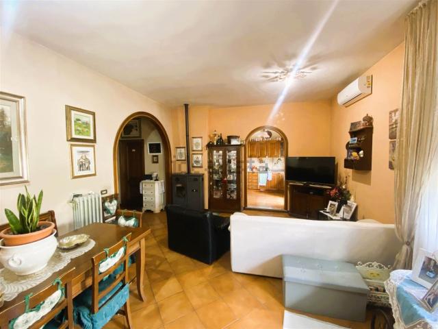 Casa in vendita a Montemurlo, Toscana