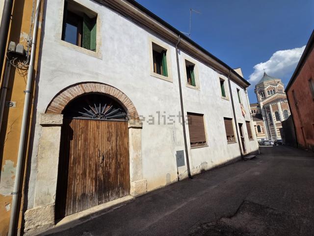 Casa in vendita a Lonigo, Veneto