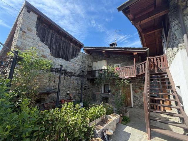 Casa in vendita a Pontey, Aosta
