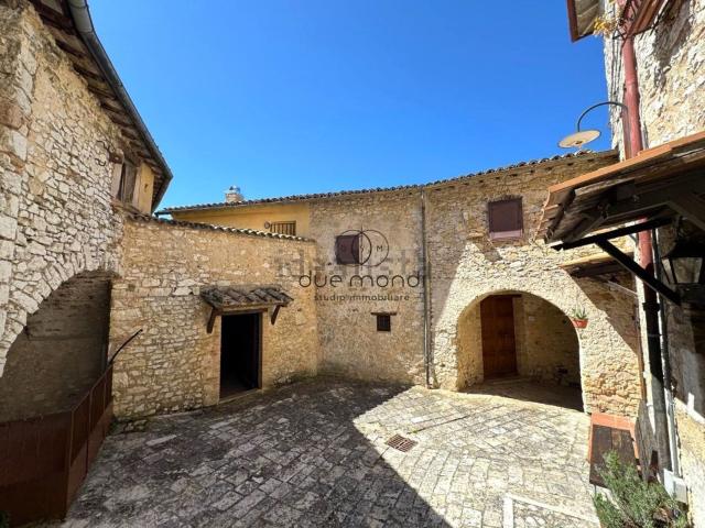 Casa in vendita a Campello Sul Clitunno, Umbria