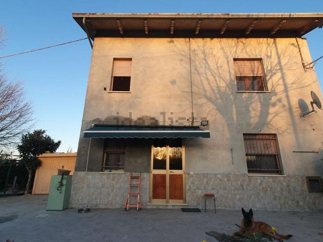 Casa in vendita a Unione Comuni Modenesi Area Nord, Mirandola