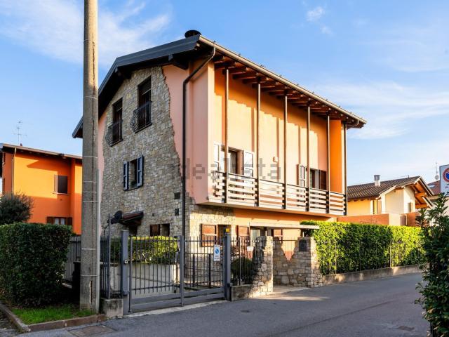 Casa in vendita a Gorle, Lombardia