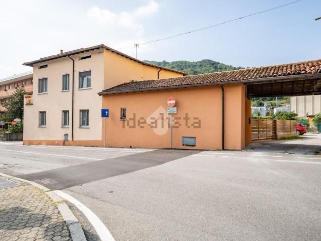 Casa in vendita a Garlate, Lecco