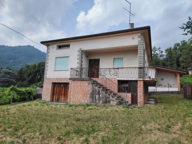 Casa in vendita a Valdobbiadene, Veneto