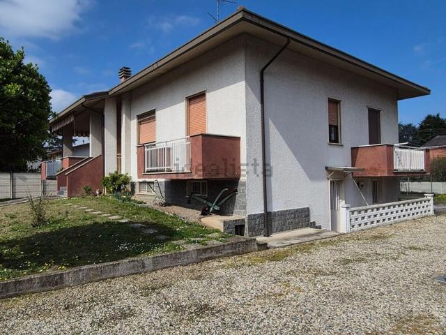 Casa in vendita a Rione Strada Valle, Voghera