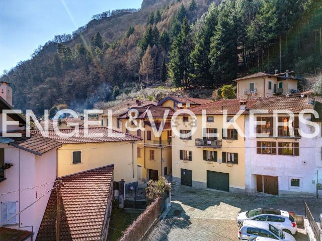 Casa in vendita a Dongo, Lombardia