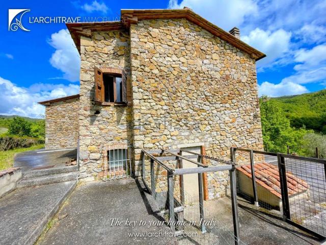 Casa in vendita a Castelnuovo Val Di Cecina, Toscana