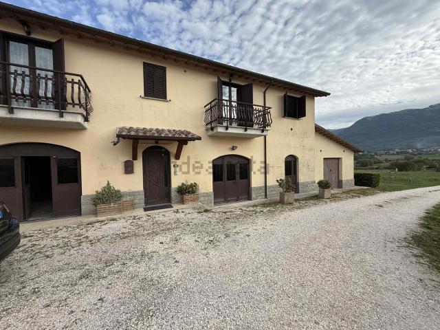 Casa in vendita a Gualdo Tadino, Perugia