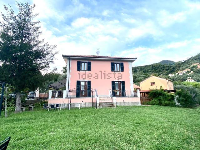 Casa in vendita a Castiglione Chiavarese, Liguria