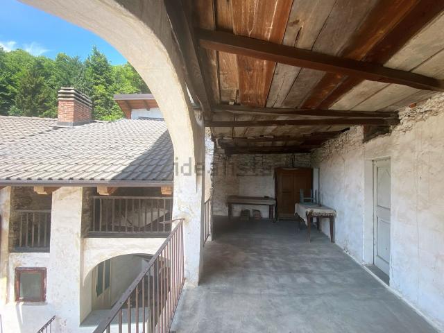 Casa in vendita a Val di Chy, Piemonte
