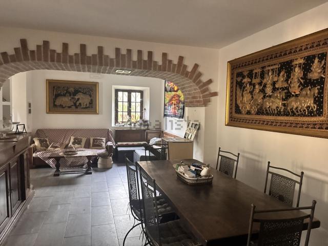 Casa in vendita a Ca' di Cecco, Marina Di Massa