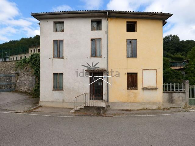 Casa in vendita a Schio, Veneto