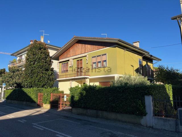 Casa in vendita a Lonigo, Vicenza