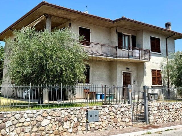 Casa in vendita a Rivoli Veronese, Veneto