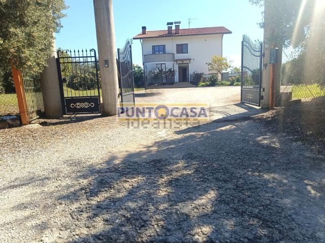 Casa in vendita a Bellante, Abruzzo