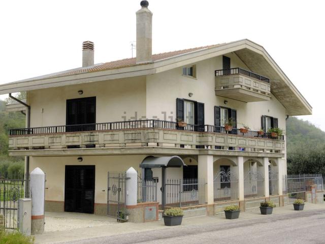 Casa in vendita a Valle Soprana, Teramo