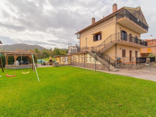 Casa in vendita a Oricola, Abruzzo