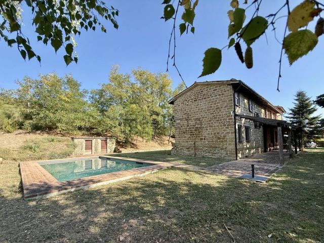Casa in vendita a San Ginesio, Macerata