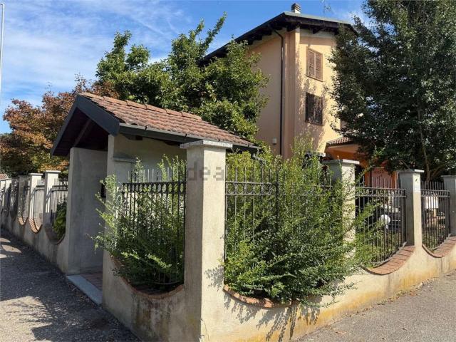 Casa in vendita a Castello d'Agogna, Pavia