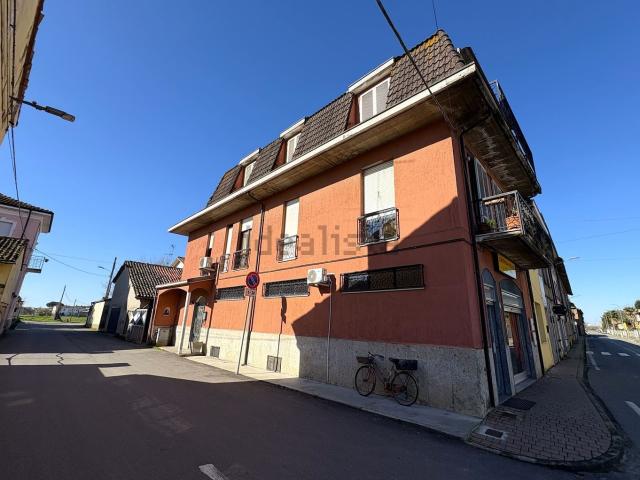 Casa in vendita a Sannazzaro de' Burgondi, Pavia