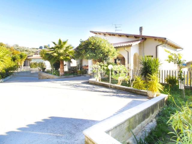 Casa in vendita a Unione dei Comuni della Val Vibrata, Tortoreto