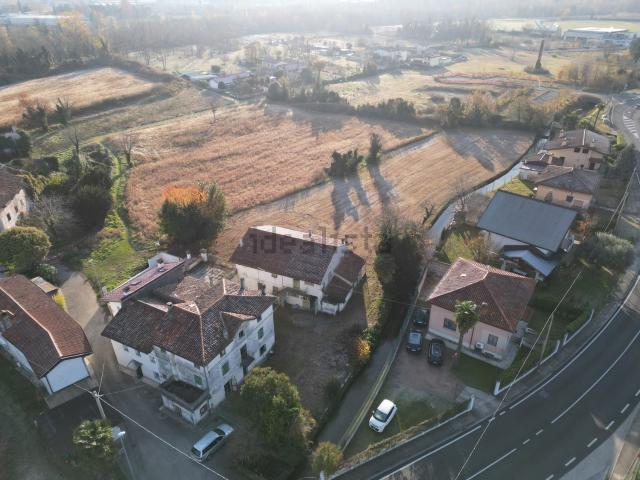 Casa in vendita a Manzano, Friuli-Venezia Giulia