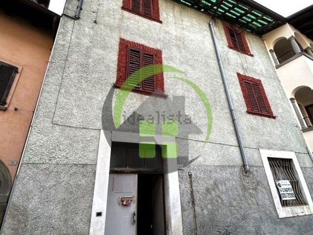 Casa in vendita a Leffe, Lombardia