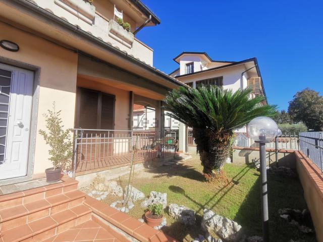 Casa in vendita a Prato, Toscana