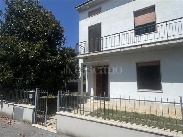 Casa in vendita a Prato, Toscana