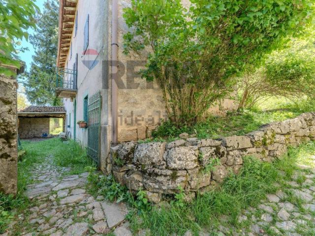 Casa in vendita a Portola, Roncola