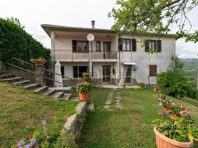 Casa in vendita a Adelano, Zeri