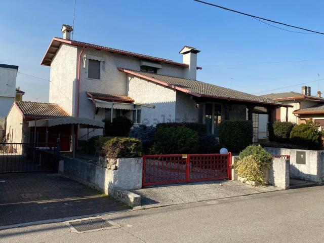 Casa in vendita a Dueville, Veneto