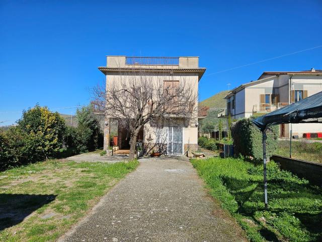 Casa in vendita a Fara Sabina, Lazio