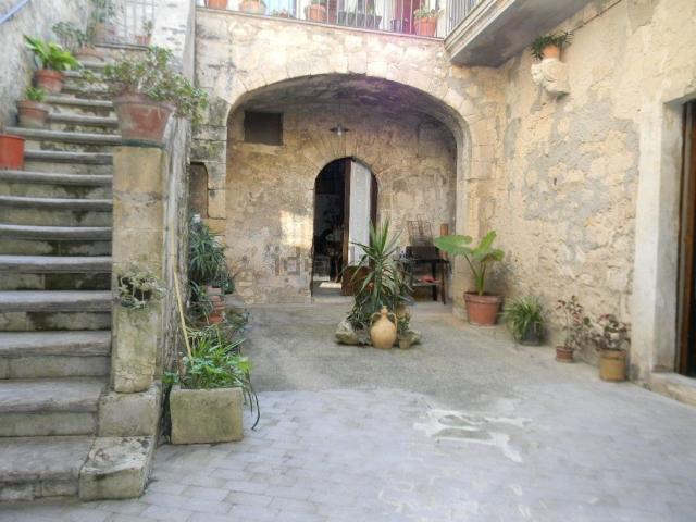 Casa in vendita a Ragusa Ibla, Ragusa