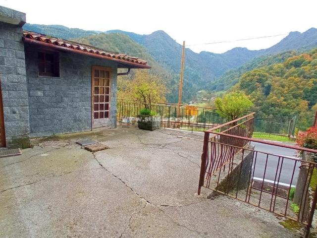 Casa in vendita a Gorno, Lombardia