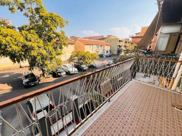Casa in vendita a Adrano, Sicilia