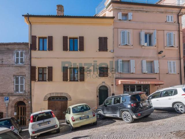 Casa in vendita a Tirassegno, Marche