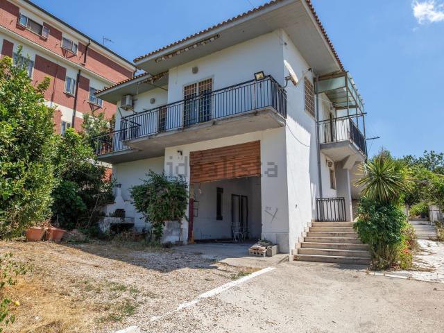 Casa in vendita a Castel di Decima, Roma