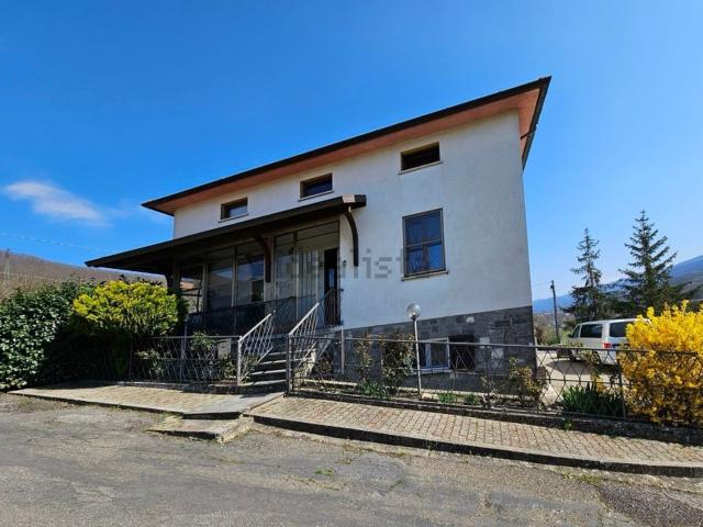 Casa in vendita a Borgo Val Di Taro, Reggio Emilia