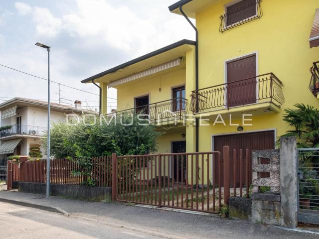 Casa in vendita a Sommacampagna, Veneto