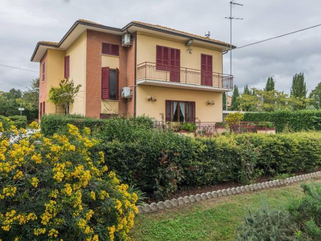 Casa in vendita a Marche, Macerata