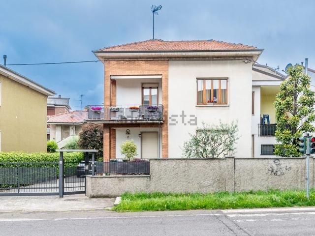 Casa in vendita a Giussano, Lombardia