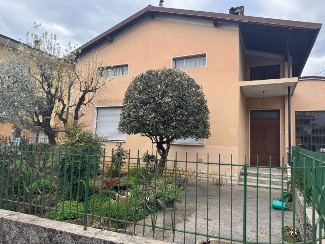 Casa in vendita a Nuvolento, Lombardia
