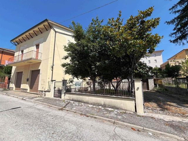 Casa in vendita a Glorioso, Marche
