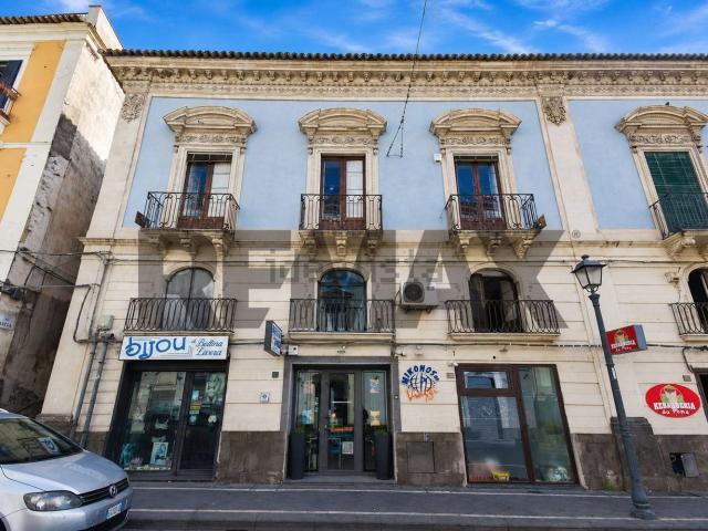Casa in vendita a Adrano, Catania