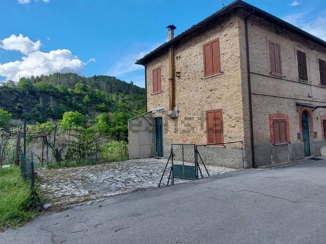 Casa in vendita a Mozzano, Marche