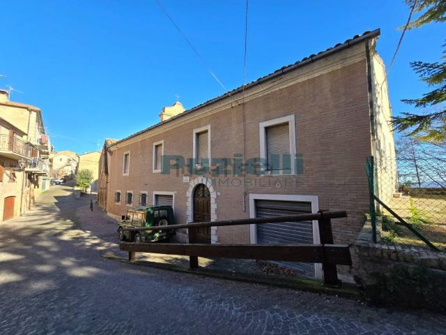 Casa in vendita a Marche, Fermo