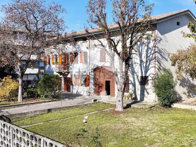 Casa in vendita a Terra di Mezzo, Re